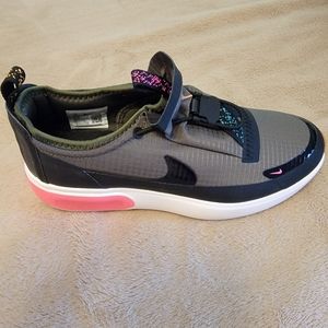 Nike Max Dia women's size 10